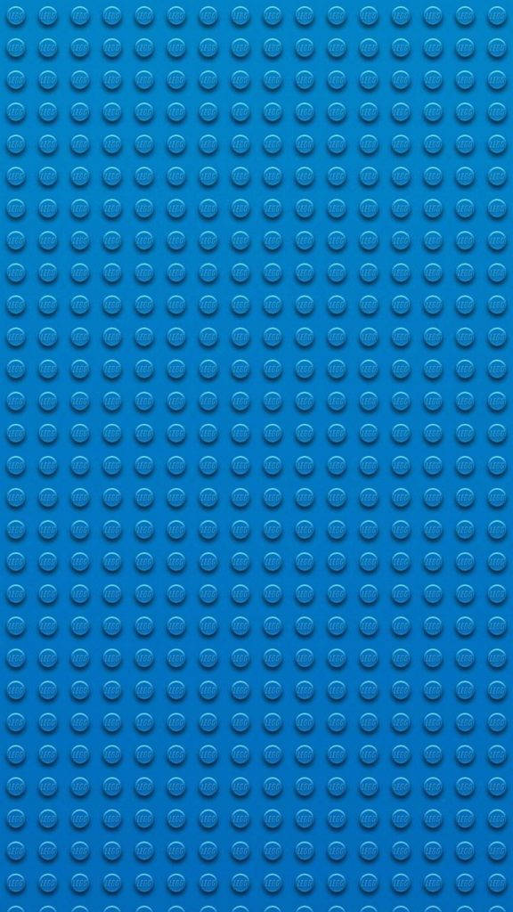 樂高圖案藍色iPhone壁紙 壁紙 — 純藍色LEGO底板的特寫，表面覆蓋均勻的圓形凸點。