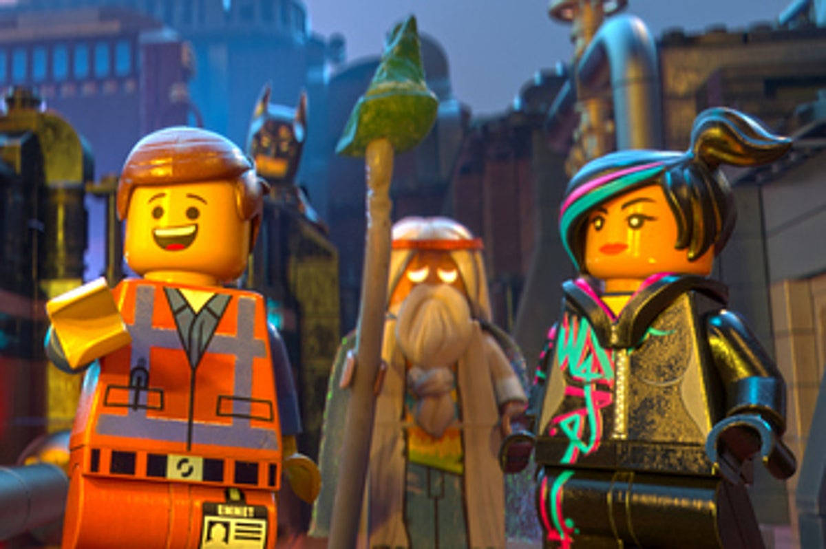 三個LEGO角色在一個有發光燈光和工業建築的夜間城市中。