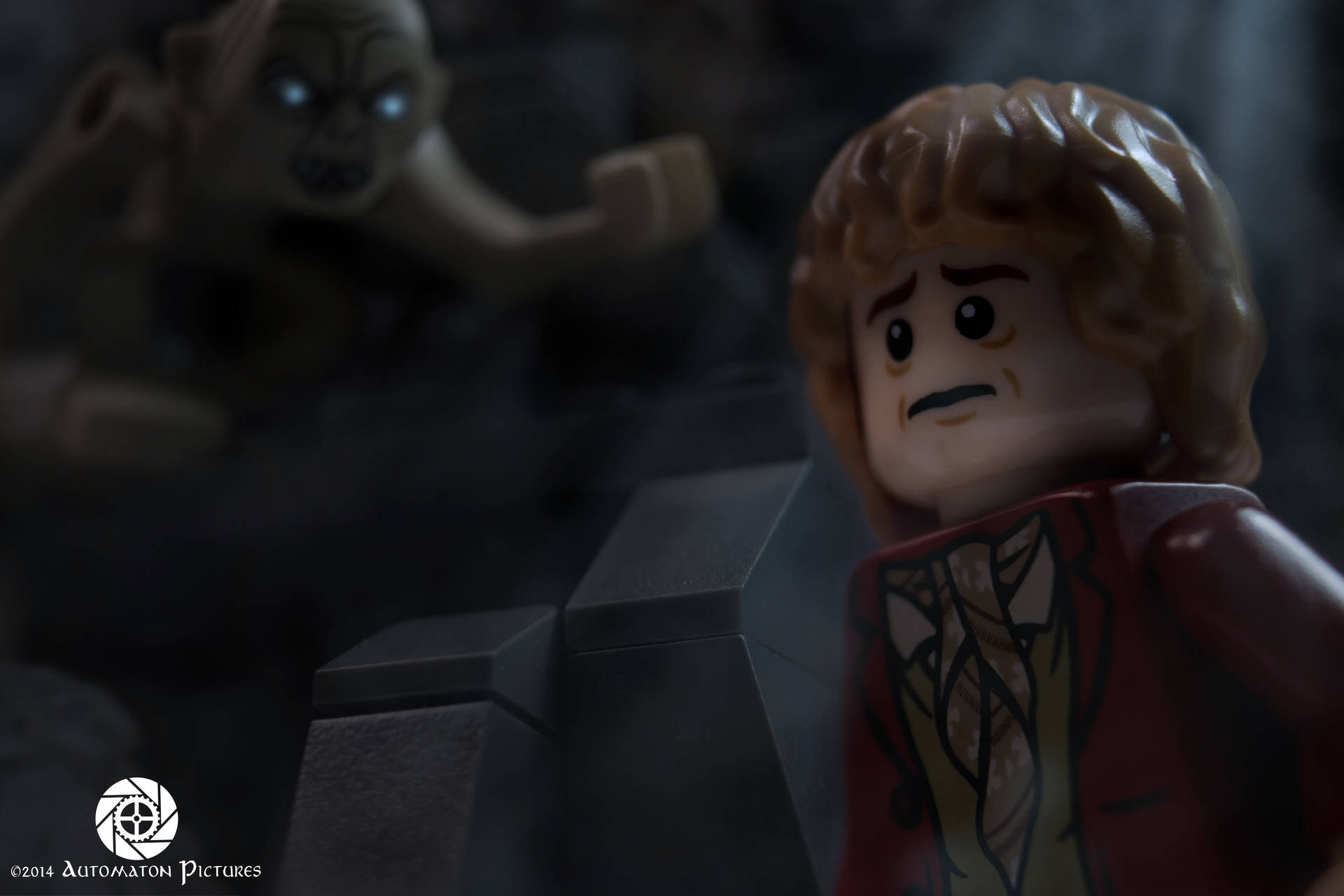 LEGO佛羅多在黑暗洞穴中面對可怕的哥布林。