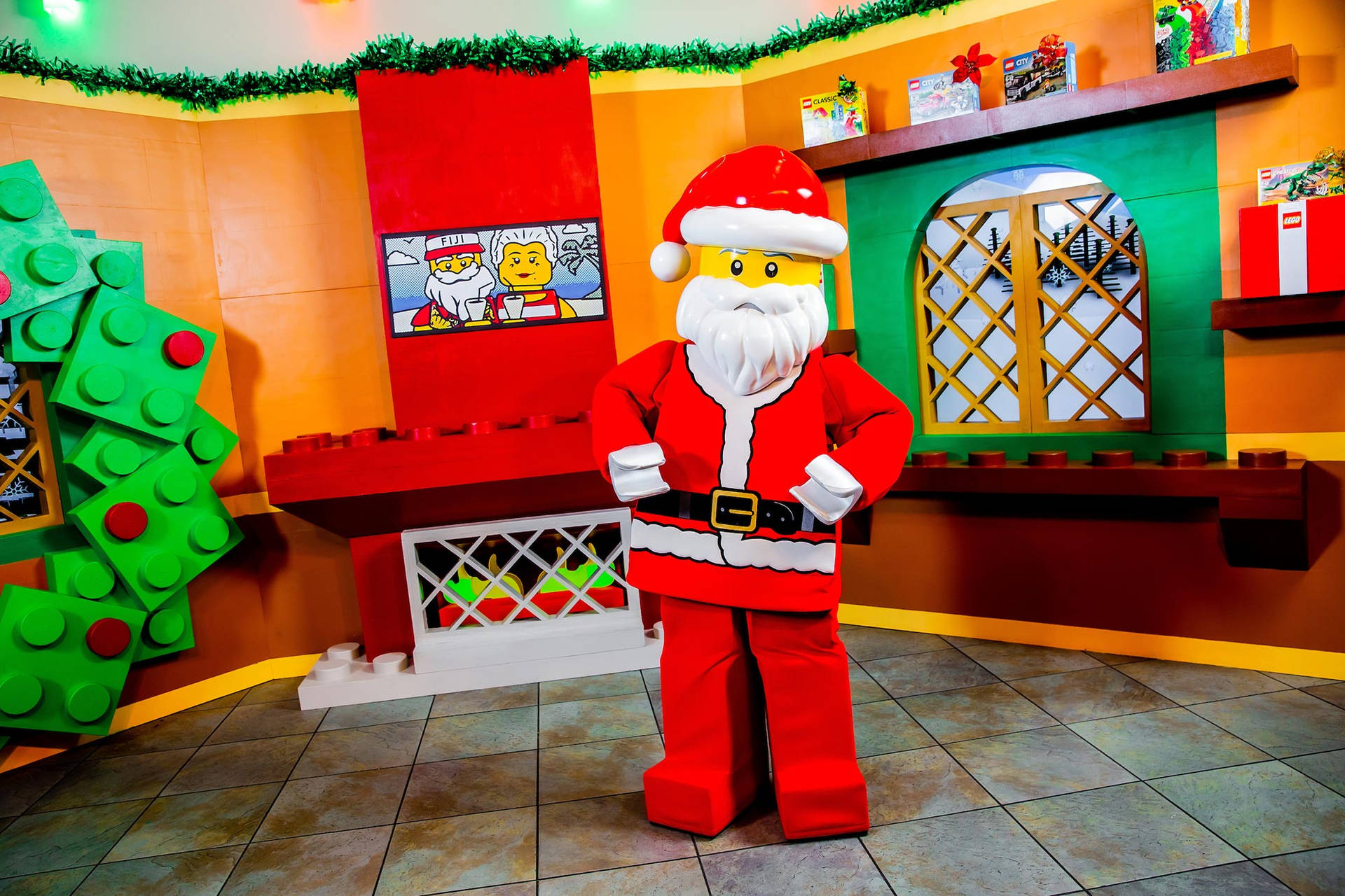 喺一個有壁爐同花環嘅色彩繽紛LEGO節日遊戲室入面嘅LEGO聖誕老人。