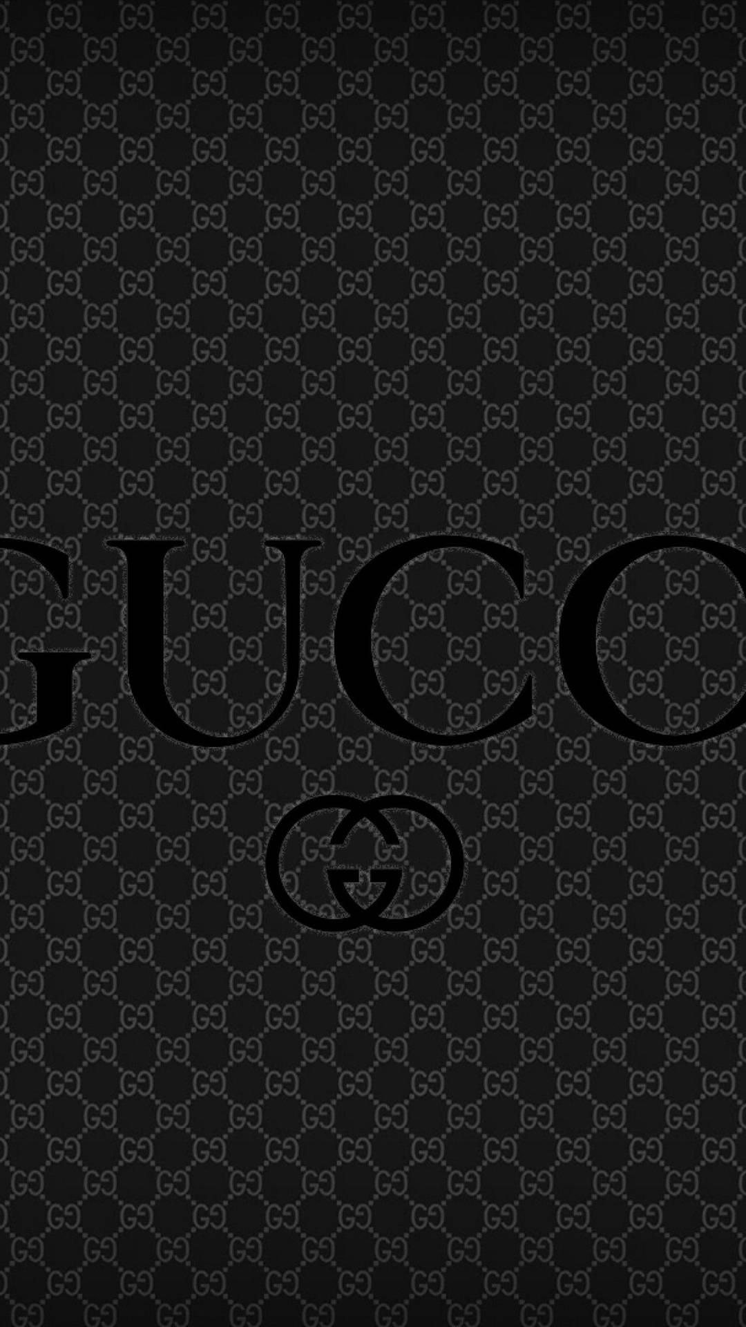 Gucci標誌牆紙，帶有重複圖案和粗體文字。