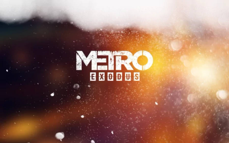 遊戲 桌布 壁紙 — 標題 Metro Exodus 以經風化的白色字體在火橙色和深棕色背景上發光，並帶有漂浮的粒子和柔和的散景燈光。