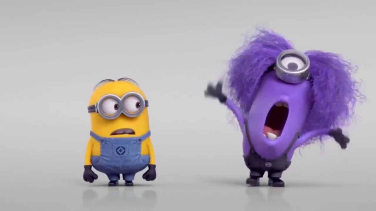 標題：惡魔小兵正在搗蛋 壁紙 — 一個黃色Minion看起來很震驚，而一個紫色頭髮的Minion正用狂野的紫色頭髮尖叫。