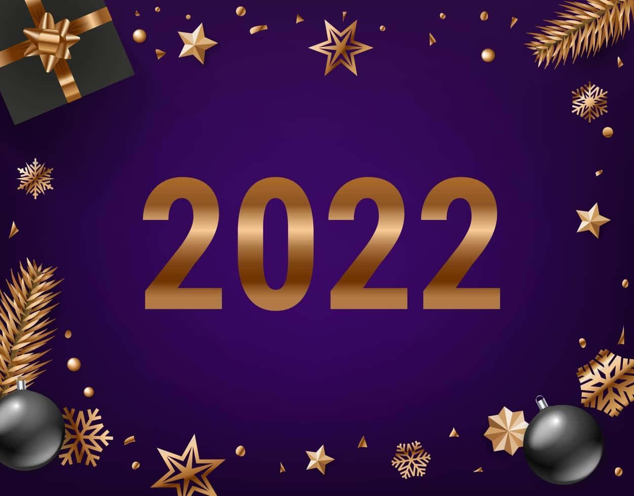 紫色背景上帶有金色文字和裝飾品的節日2022假期設計。