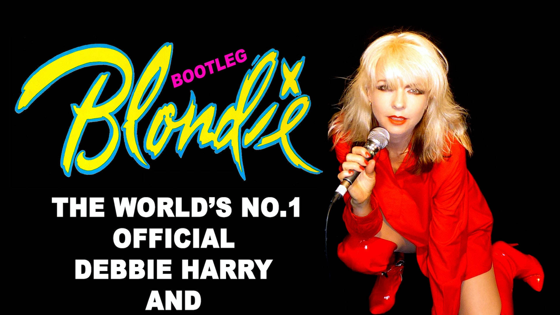 Debbie Harry 身穿紅色服裝，手持麥克風，帶有 Blondie 標誌文字。