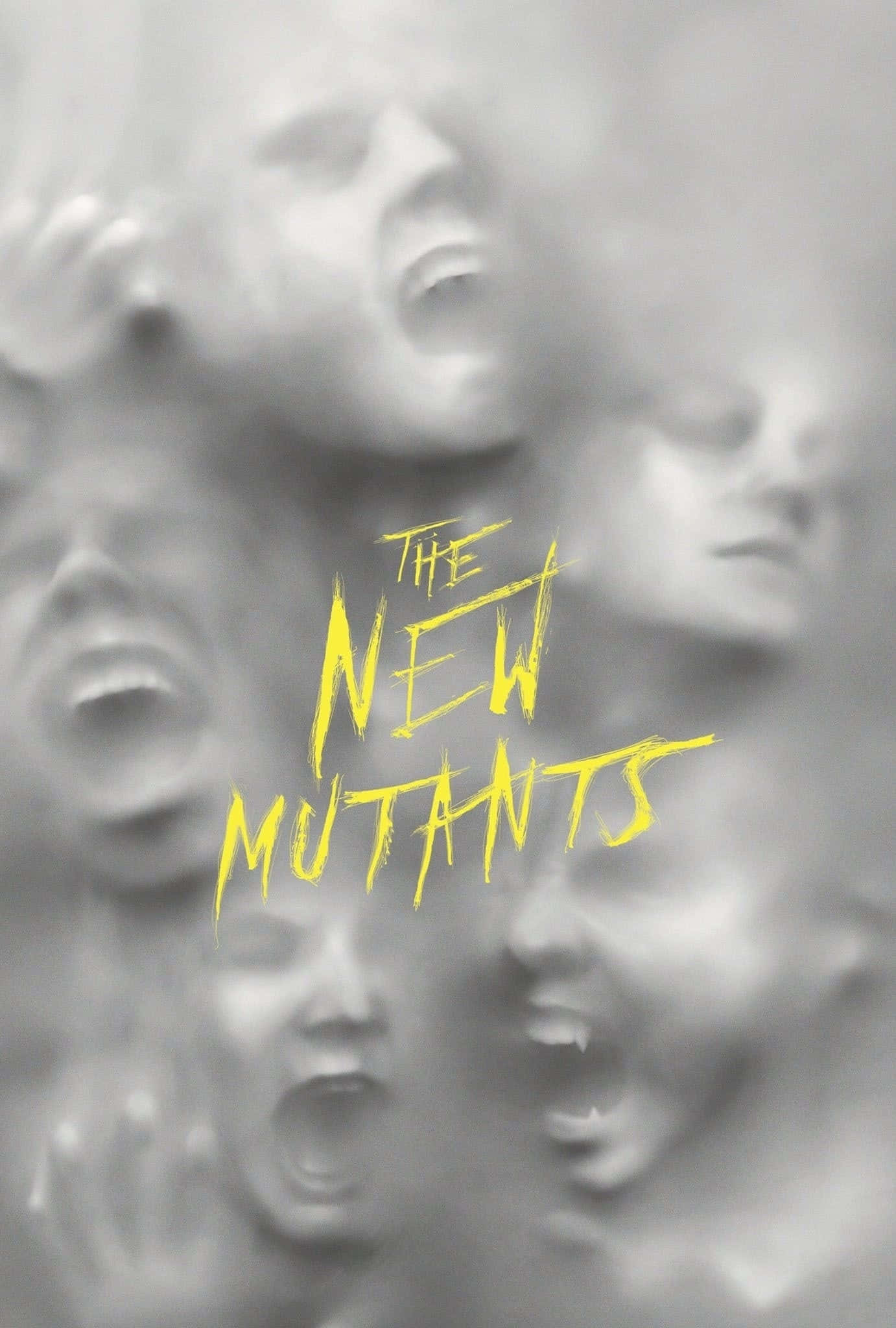 Mutants 桌布 壁紙 — 模糊的灰階面孔驚恐尖叫，黃色塗鴉風格文字在混亂背景上寫著「THE NEW MUTANTS」。