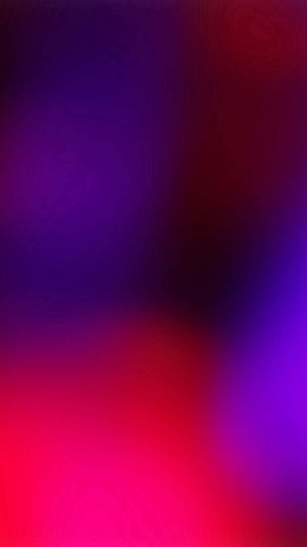 模糊的紅紫背景 壁紙 — 深紫色和電光粉紅的鮮豔漸變，融合成柔和模糊的抽象背景。