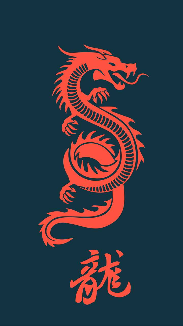橙色日式龍 壁紙 — 一條大膽的紅色風格化中國龍垂直盤繞在深青色背景上，下方有一個匹配的紅色漢字。