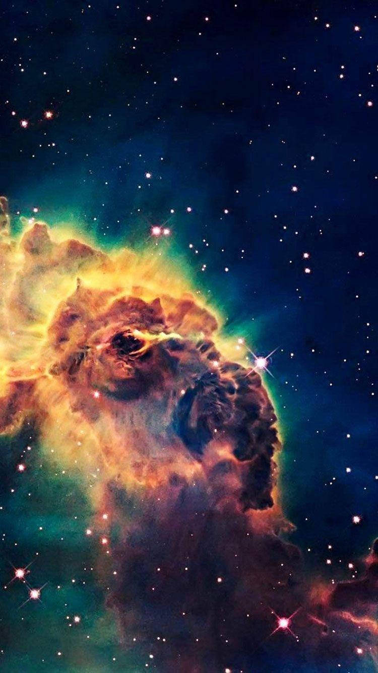 一個色彩繽紛的星雲，在深空中散發著發光的氣體和恆星。