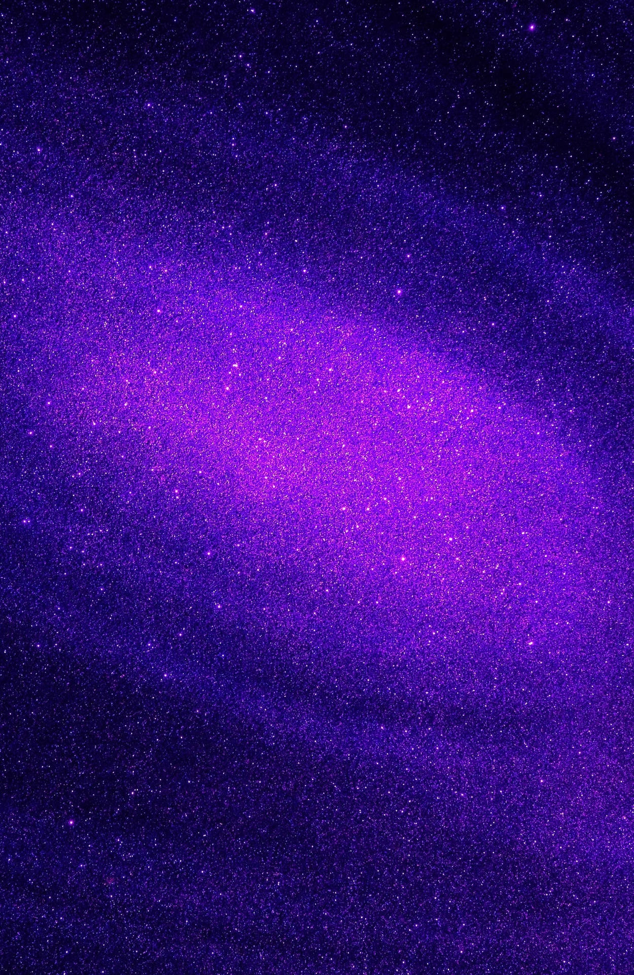 深空中充滿星星的鮮豔紫色星系