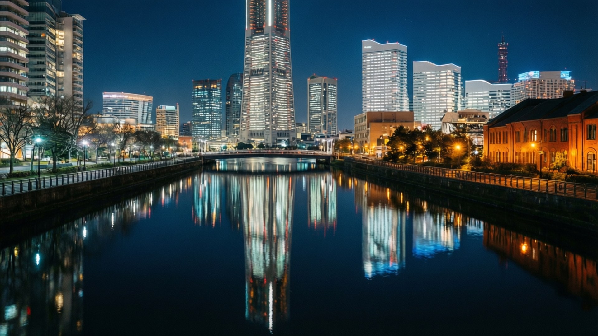 橫濱運河夜景倒影 壁紙 — 寧靜的夜景，城市天際線倒映在平靜的水面上，閃爍的摩天大樓和溫暖的路燈。