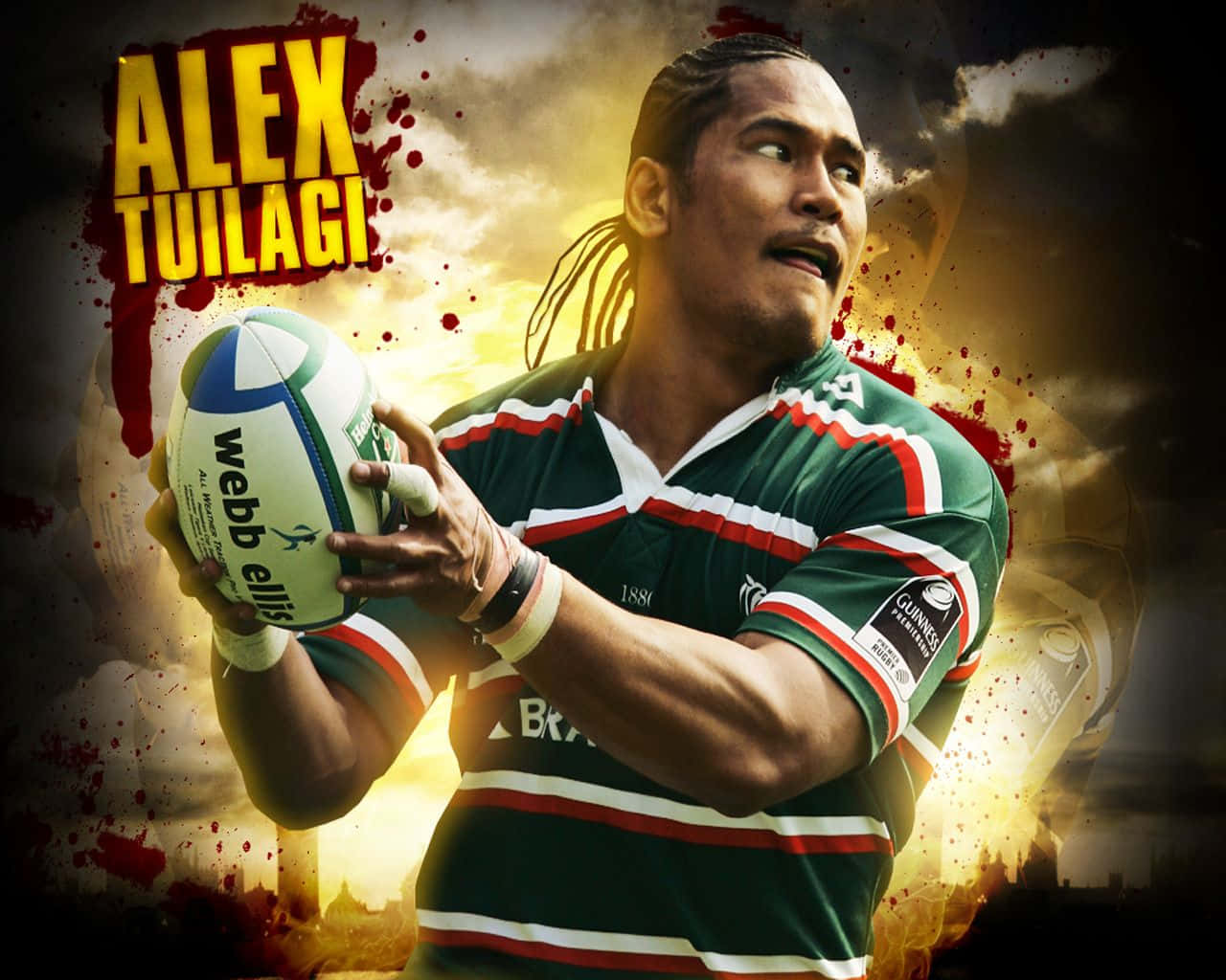 Rugby 桌布 壁紙 — 欖球運動員 Alex Tuilagi 身穿綠色條紋球衣，在戲劇性的火熱天空和血濺效果下持球。