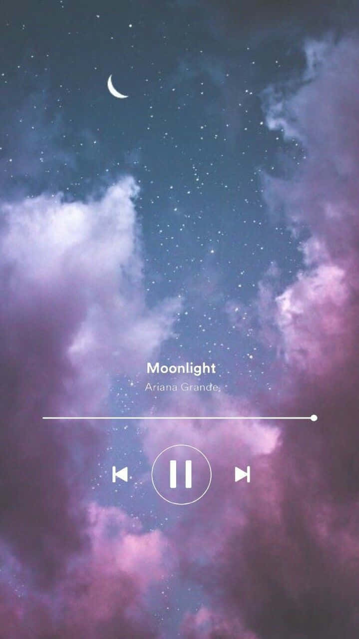 夜空，星星和月亮在音樂播放器界面後面。
