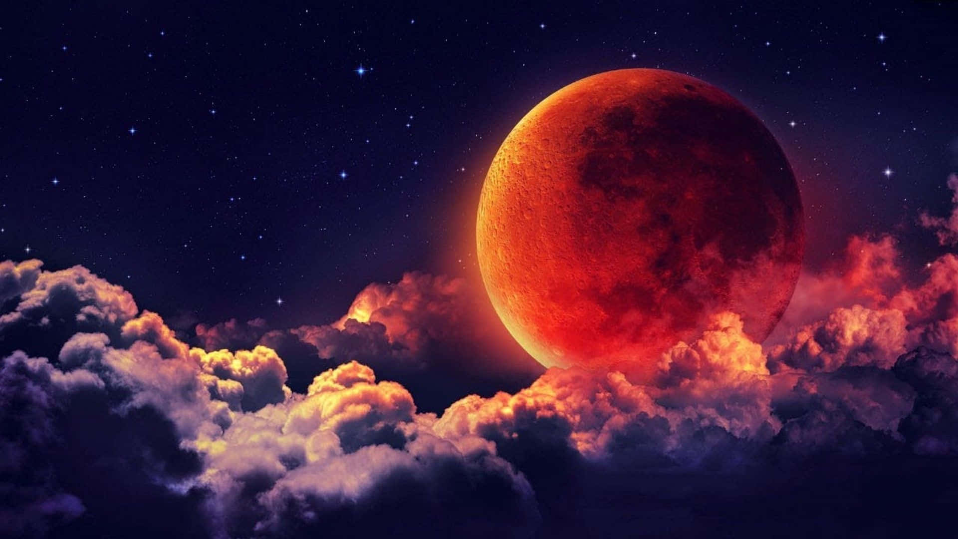 在繁星點點的天空下，一輪紅月亮在紫色和橙色雲層之上發光。