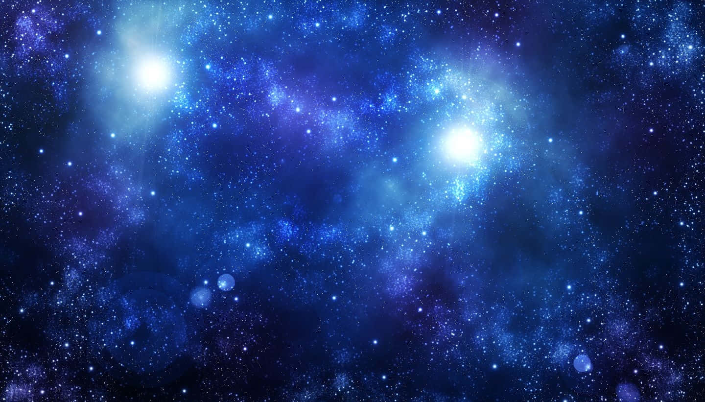 深邃太空中帶有明亮星星的廣闊藍色和紫色星雲。