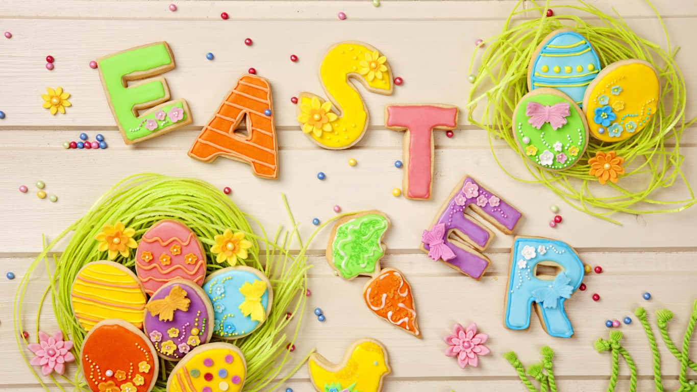 復活節曲奇拼出單詞 Easter，並配有裝飾雞蛋和花朵。