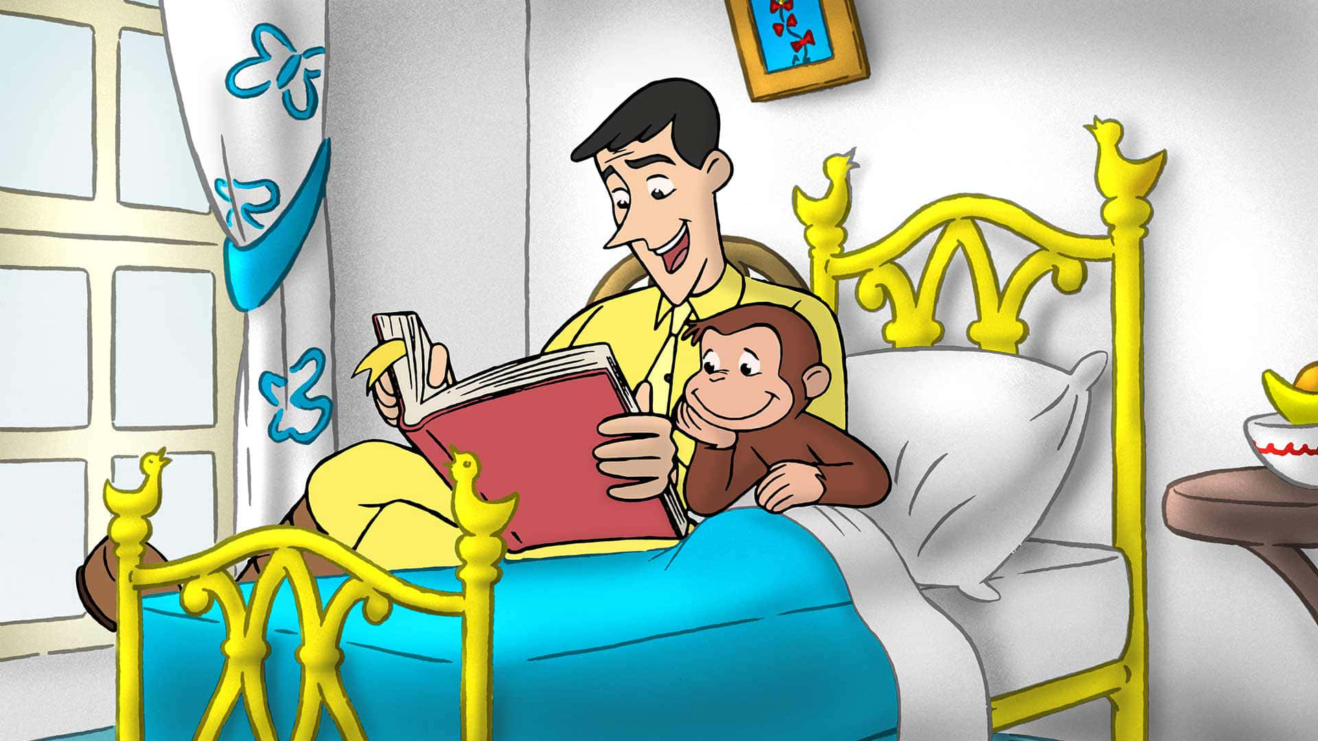 穿黃色睡衣的男人在床上給猴子讀書。