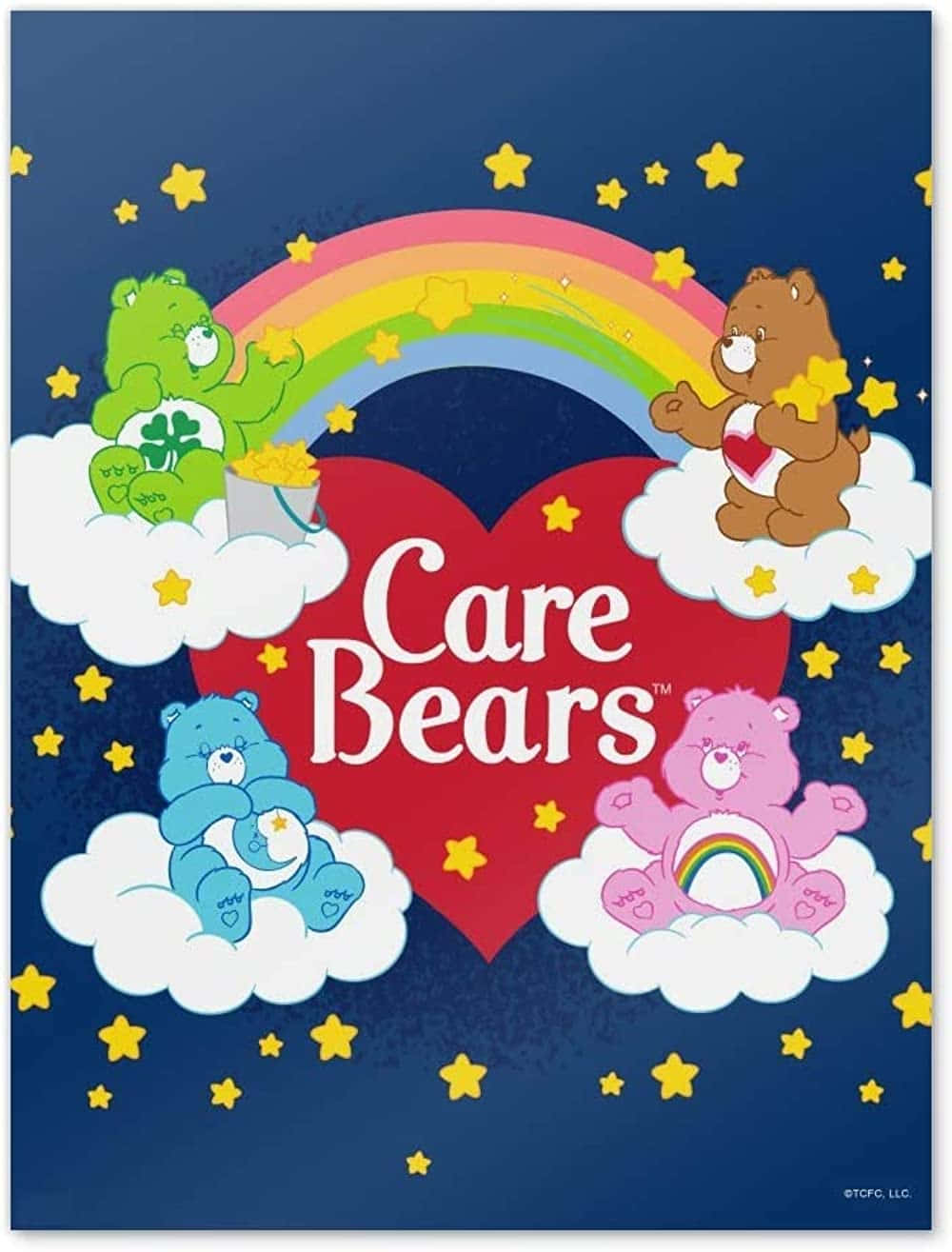 四隻Care Bears在雲端上，彩虹和心形圖案下襯托著星空夜空。