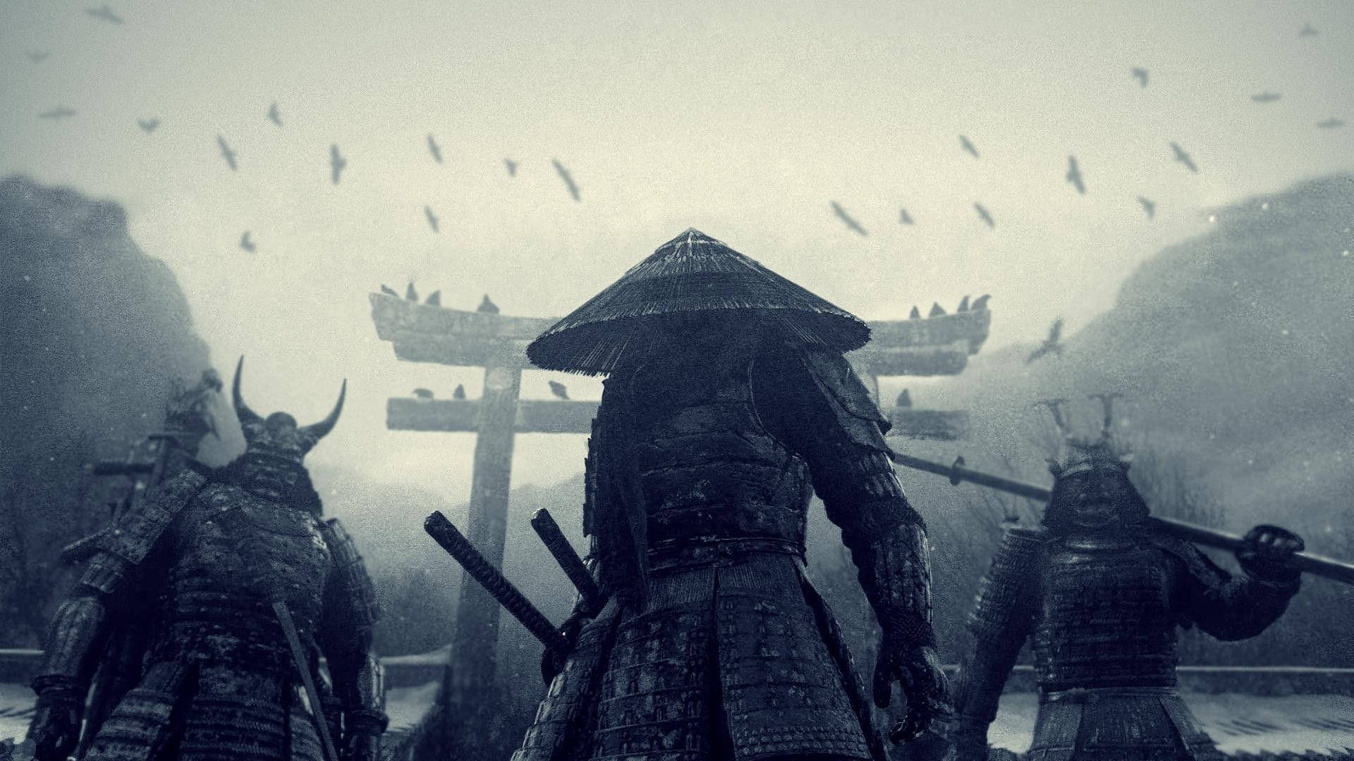 三名身穿盔甲的武士站在霧氣瀰漫的鳥居前，鳥兒在頭頂飛過。