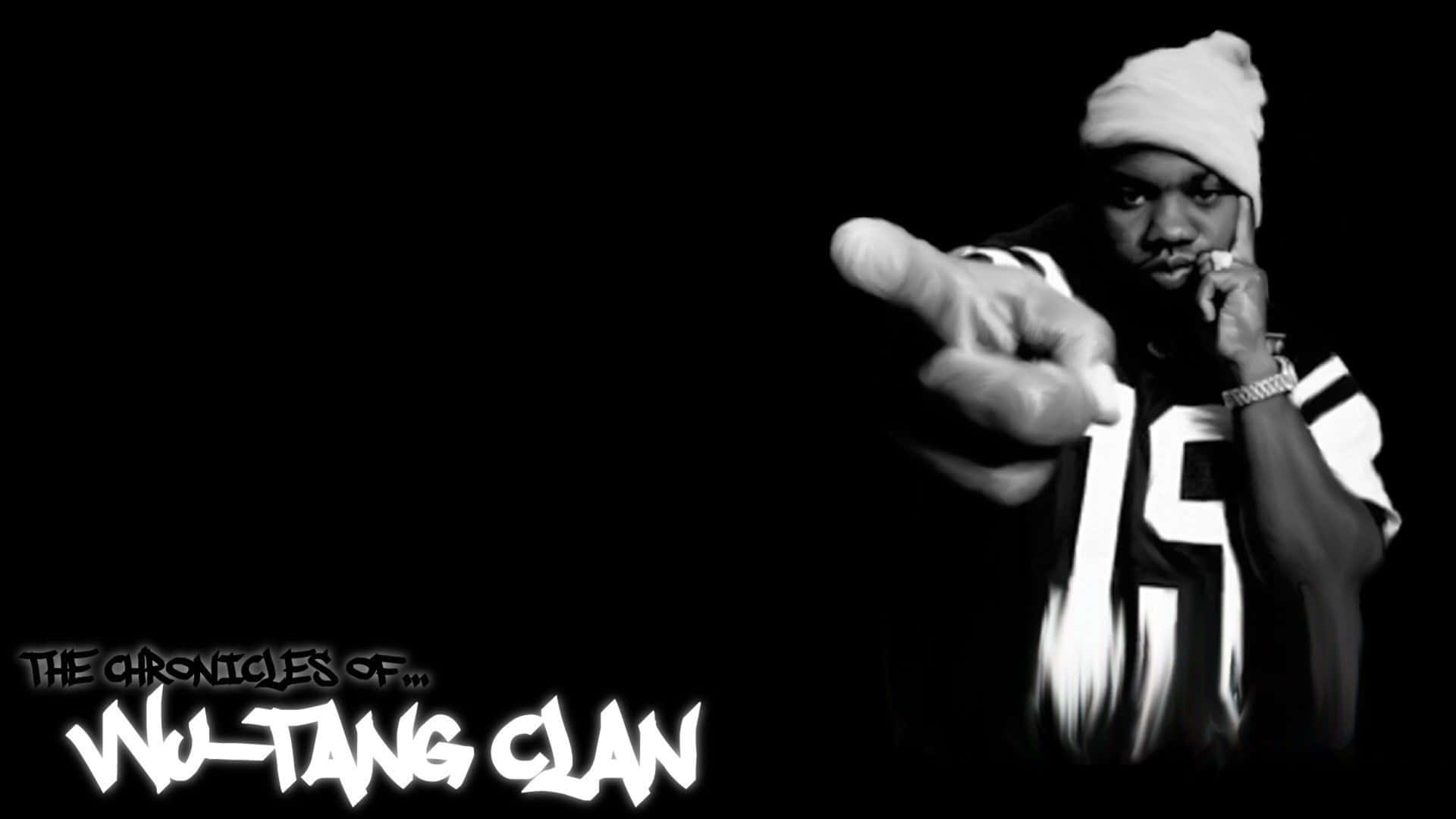 戴冷帽嘅男人指向前面，有Wu-Tang Clan文字