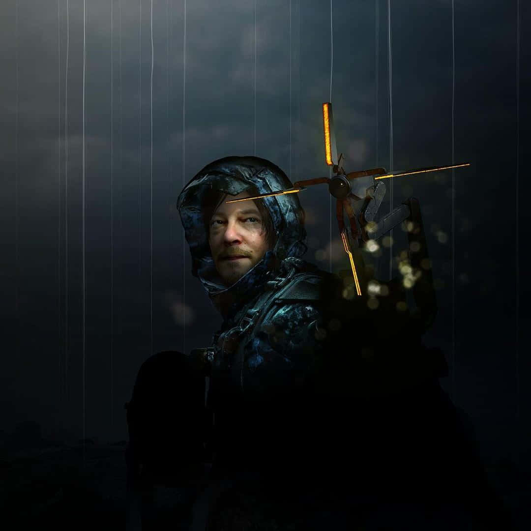 穿雨衣的男人在暴風雨中手持發光十字弓