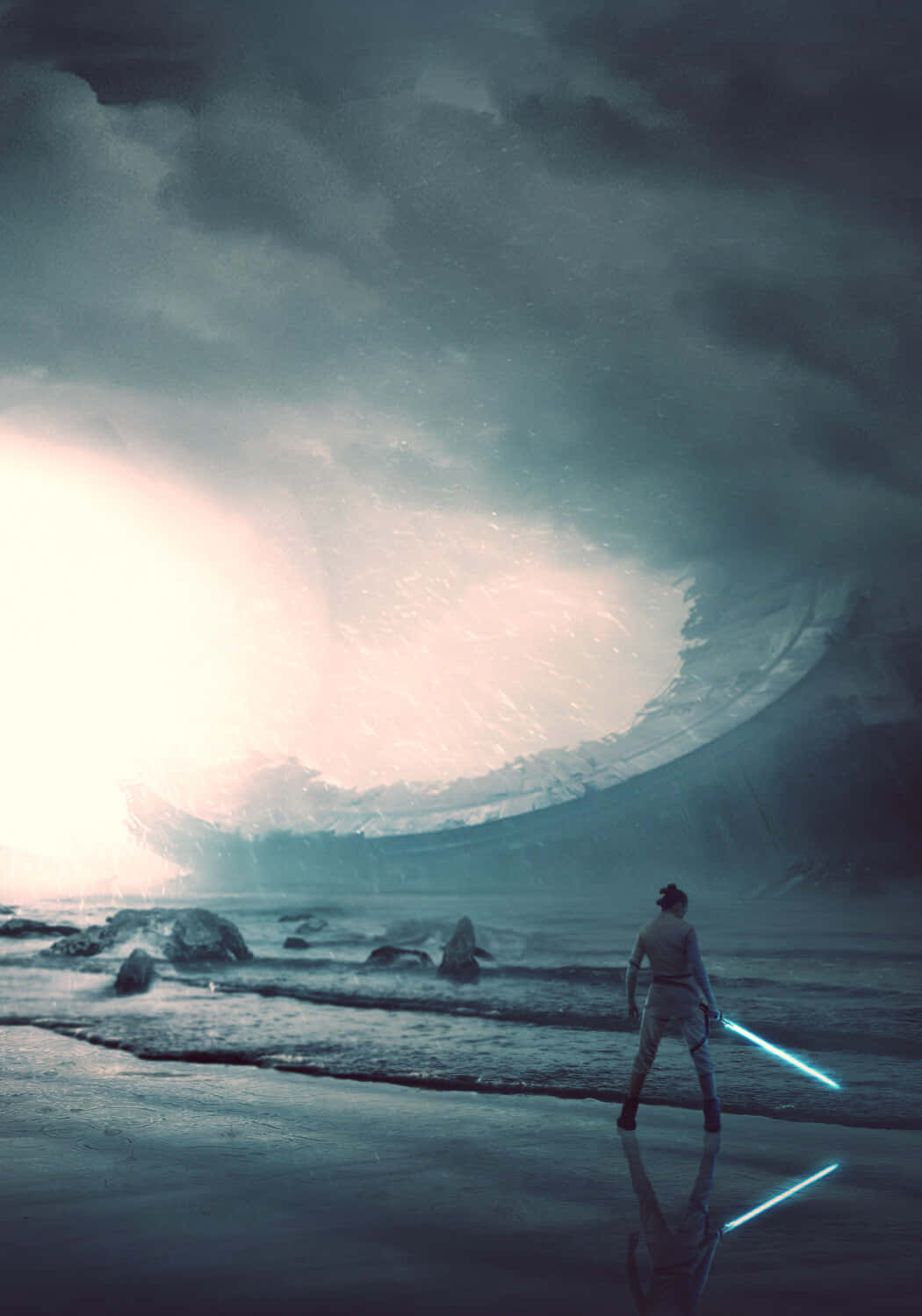 死星的毀滅力量 壁紙 — 一個孤獨的身影站在霧氣瀰漫的海岸上，在巨大的旋轉暴風雲下揮舞著發光的藍色光劍。