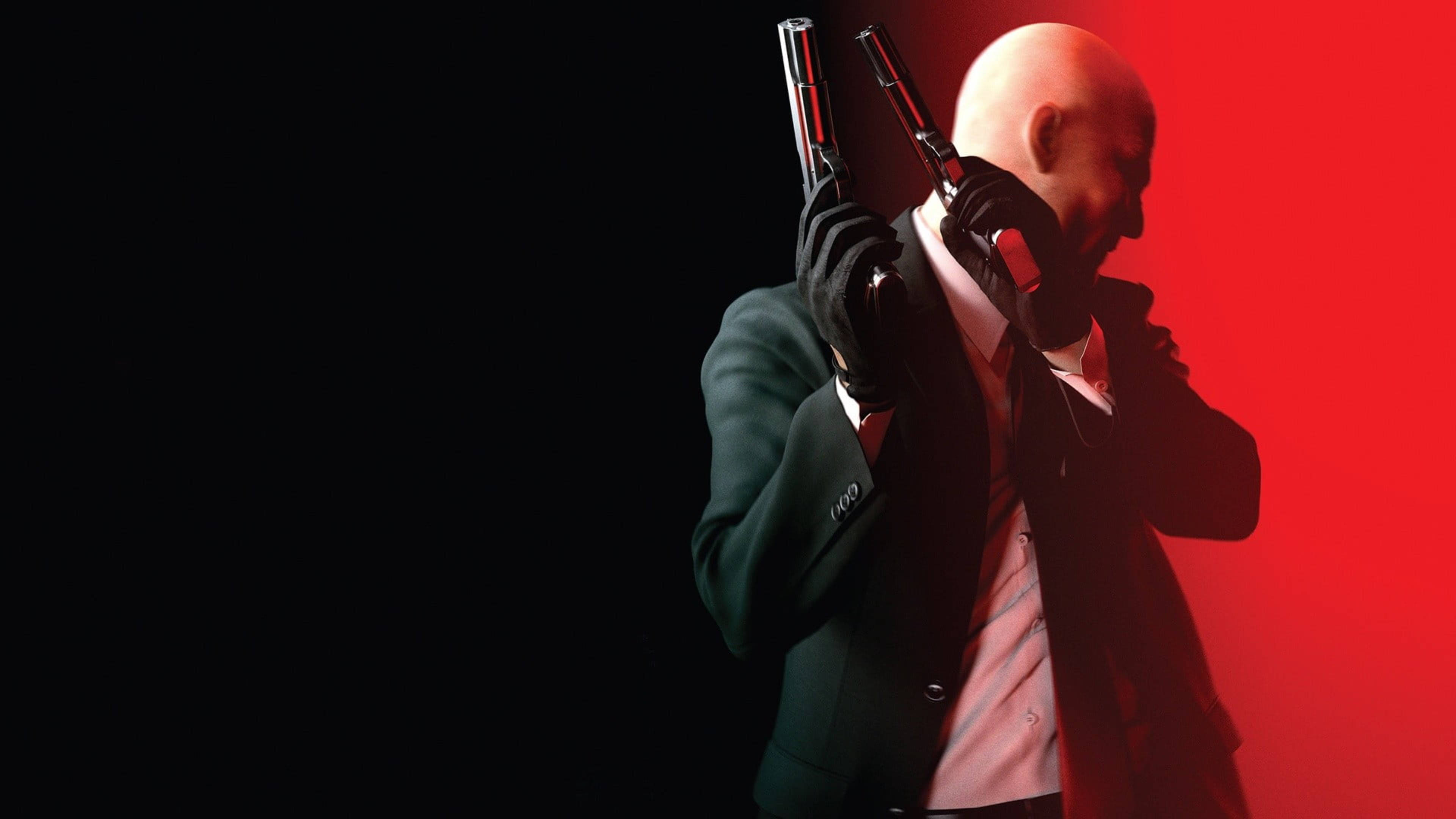 殺手47 全4K 黑紅背景 壁紙 — 一個光頭男子穿著深色西裝，在強烈的紅色和黑色背景前手持兩把手槍。