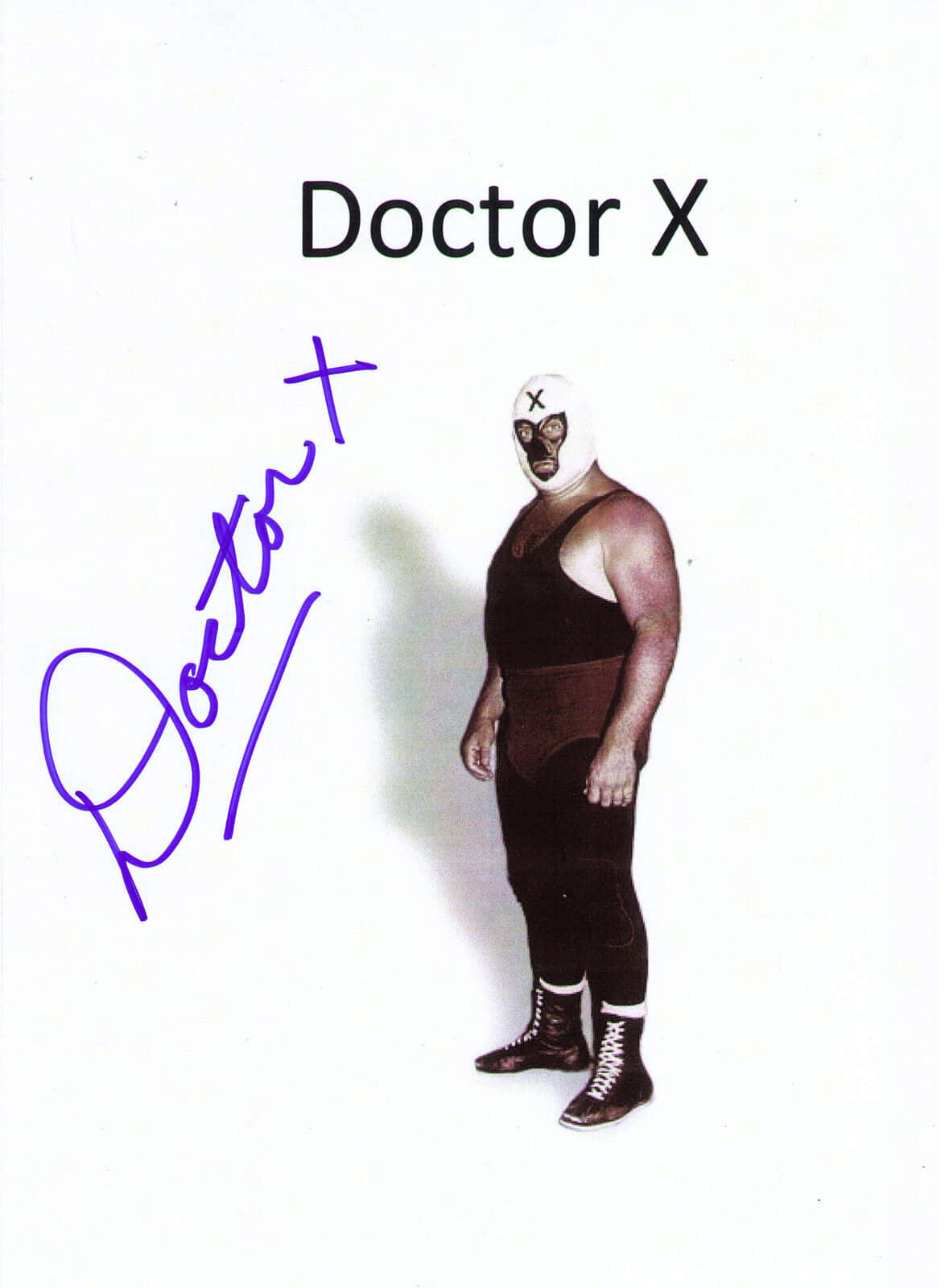 摔角手Doctor X戴面具穿緊身衣，在白色背景上有簽名。