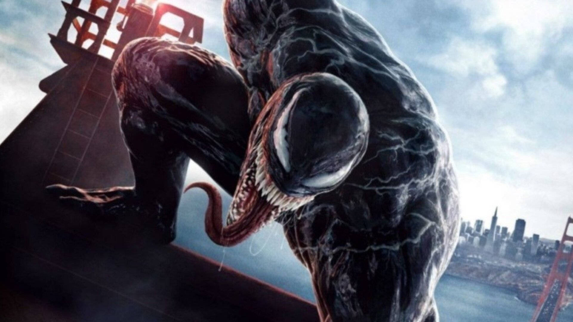 Venom 企喺橋嘅欄杆上，俯瞰城市天際線。