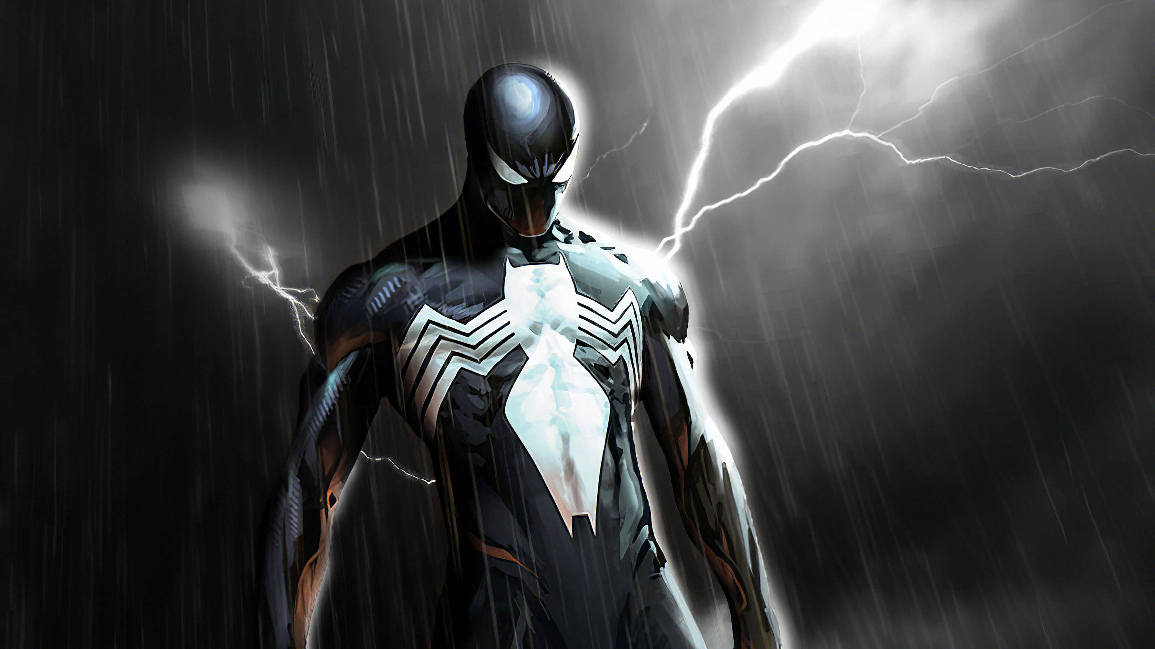 Symbiote 桌布 壁紙 — 毒液在暴風雨中挑釁地站立，閃電在他共生體戰衣周圍劈啪作響，背景是黑暗的雨夜。