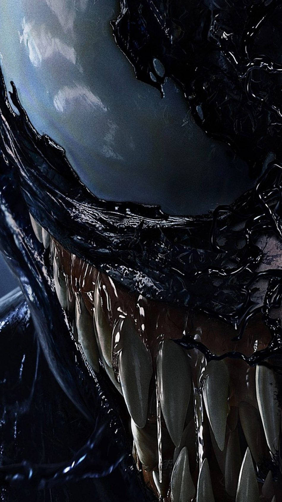 Venom 威嚇的臉，帶有鋒利的牙齒和光澤的黑色共生體紋理。