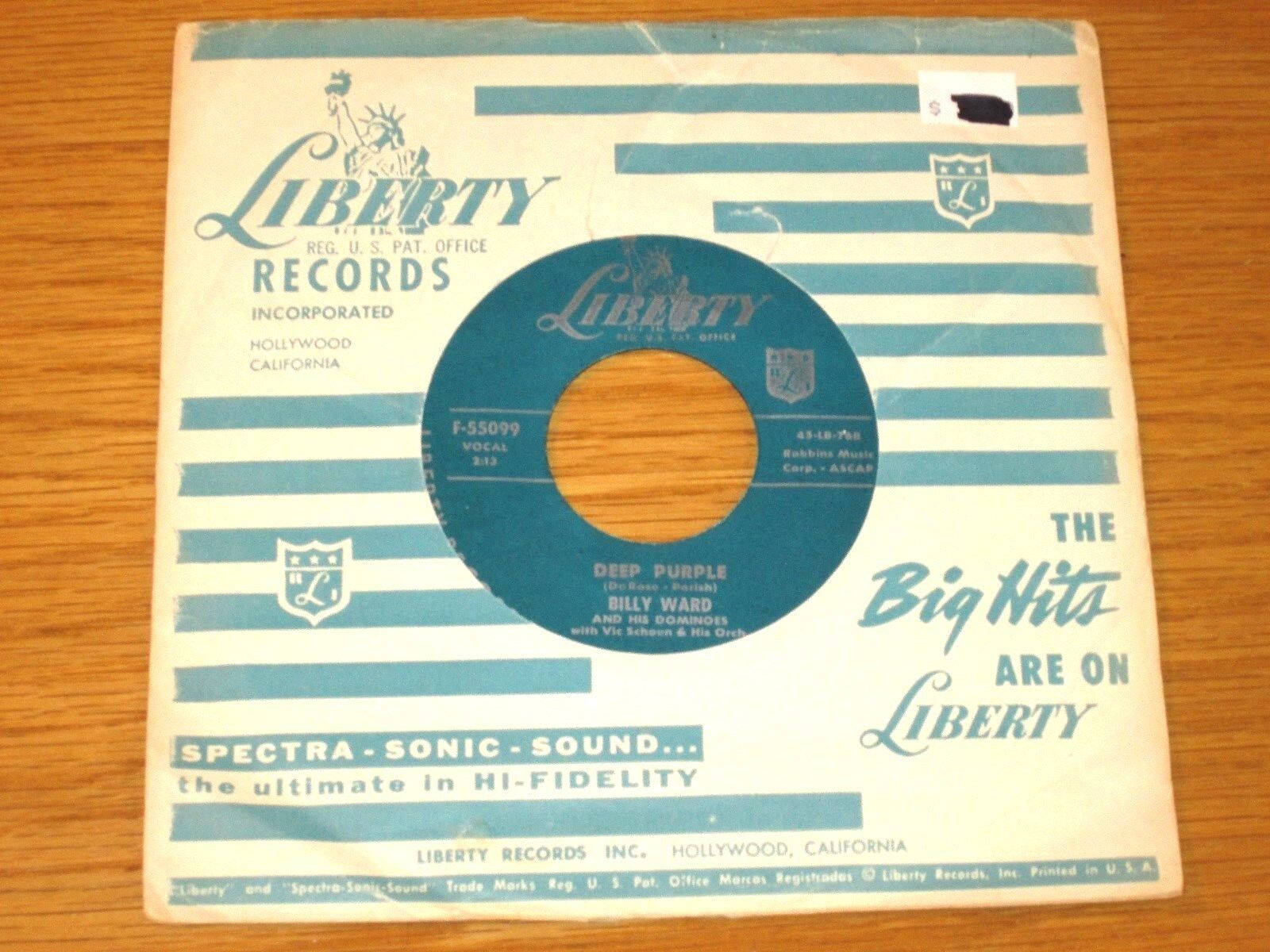 比利·沃德與多米諾樂隊《Big Hits》 壁紙 — 復古 Liberty Records 45 rpm 黑膠唱片套，帶有藍白條紋，印有「The Big Hits Are On Liberty」文字及藝人詳細資料。