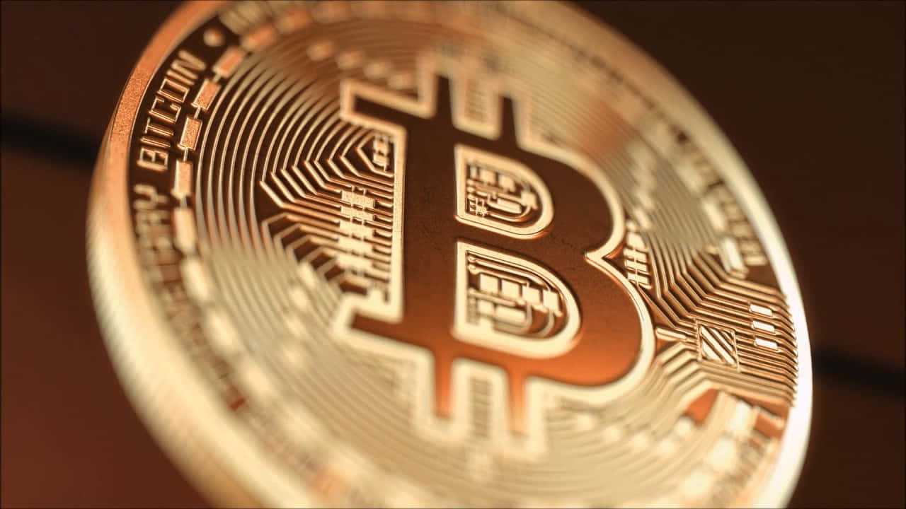 金色比特幣硬幣，電路設計溫暖發光。