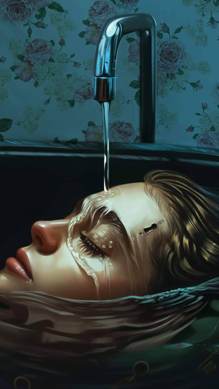 女人臉在水龍頭滴水下的水中，帶花卉牆紙和鎖孔紋身。