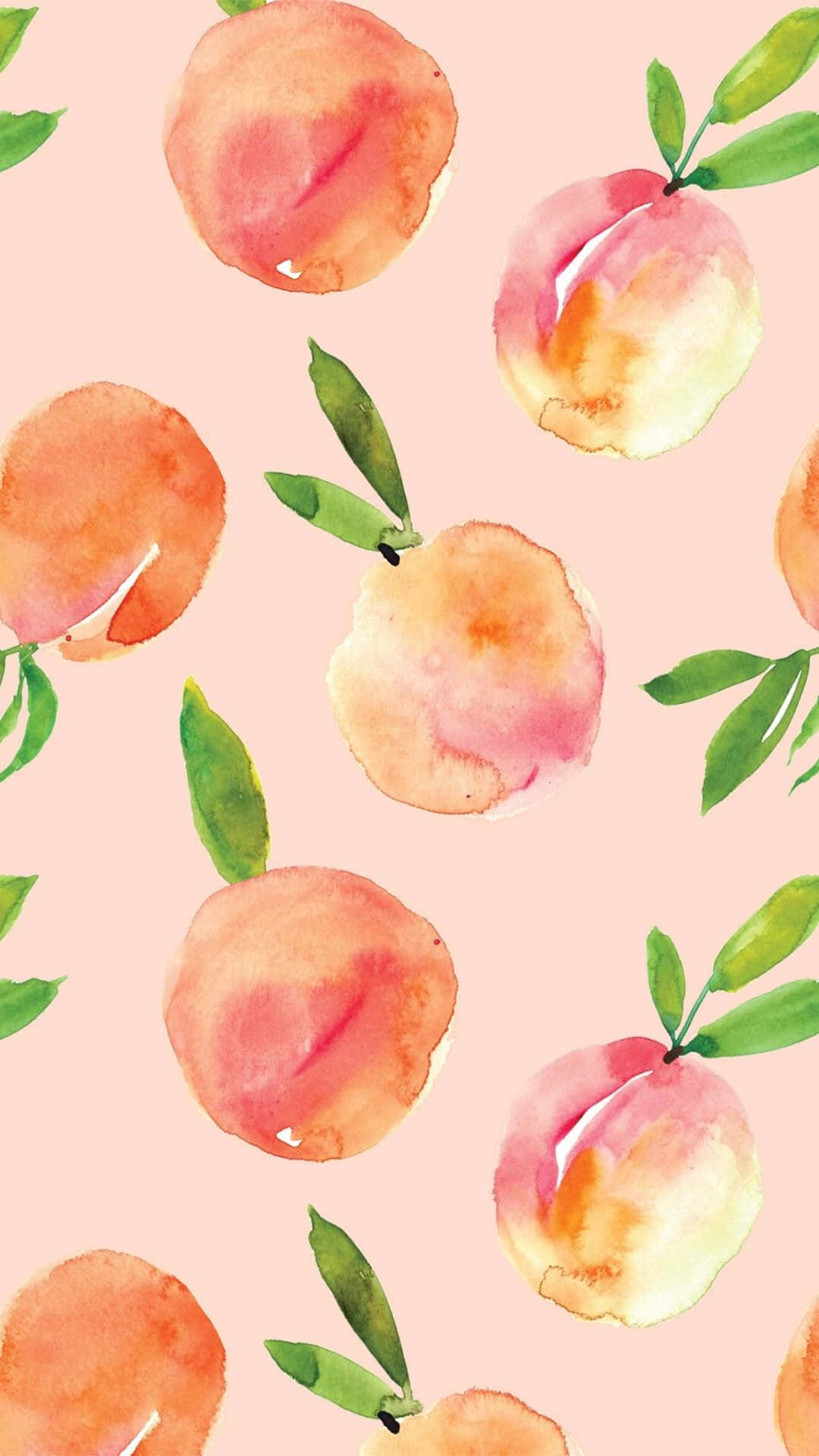 Peach iPhone 桌布 壁紙 — 水彩桃子配綠葉漂浮在柔和的粉紅色背景上，形成重複圖案。