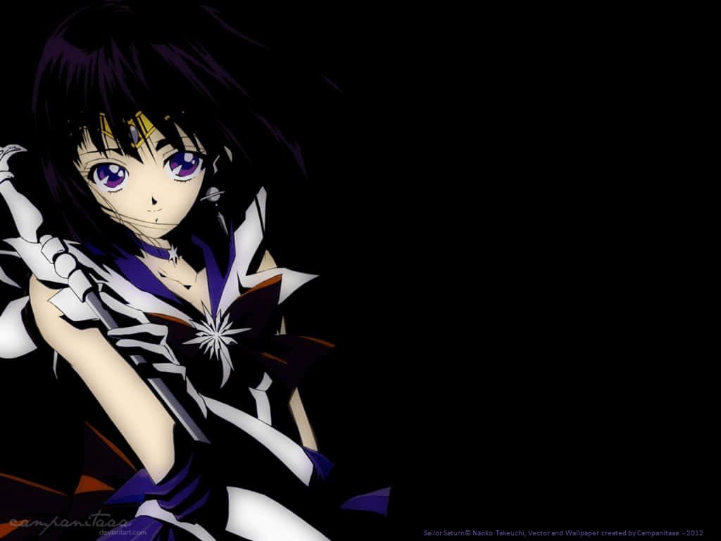 動漫女孩 Sailor Saturn 擁有紫色眼睛和深色頭髮，手持法杖。