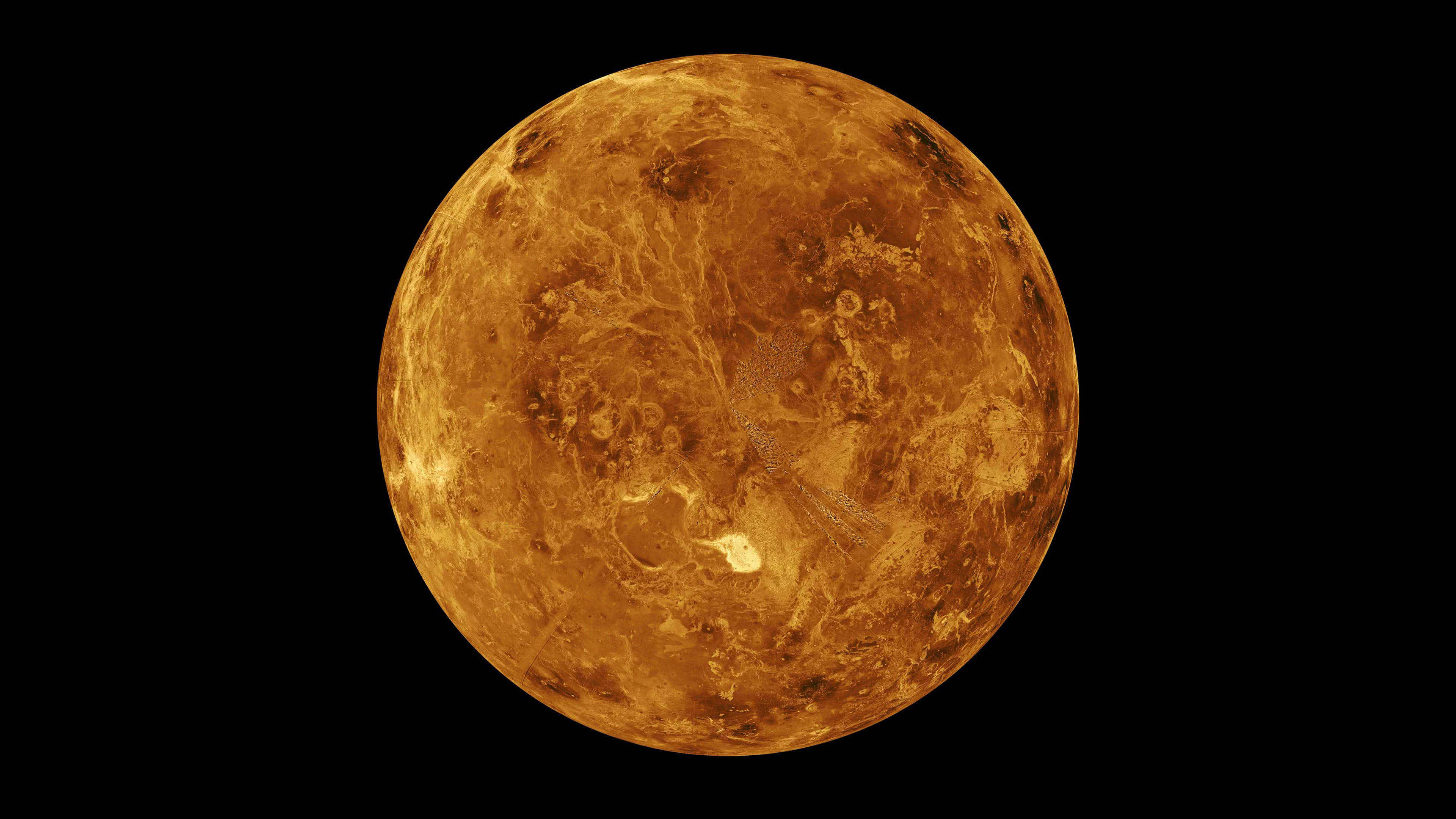 水星桌面壁紙 壁紙 — 金星嘅特寫視圖，喺黑色虛空中帶有紋理嘅橙色同啡色雲層發光。