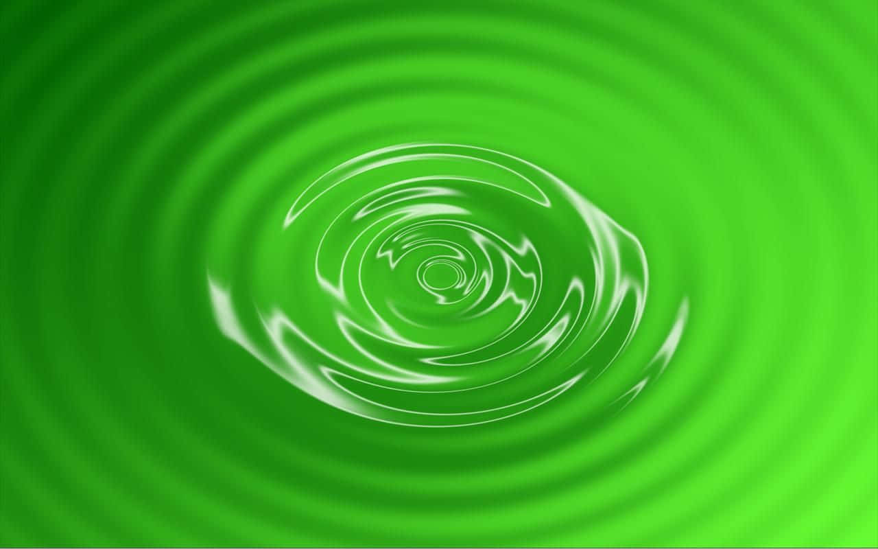 綠色液體在催眠般的螺旋圖案中泛起漣漪。