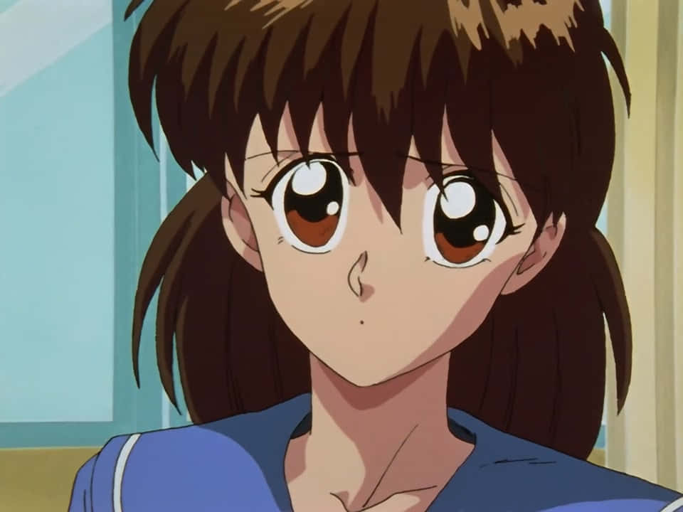 棕色頭髮、大眼睛的動漫女孩穿著藍色校服。