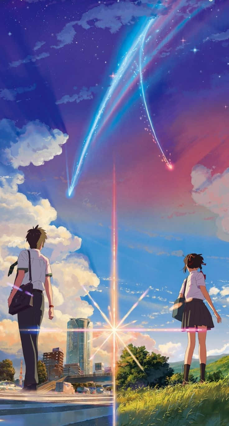 兩個動漫青少年看著發光的彗星劃過城市和草地上方的暮色天空。