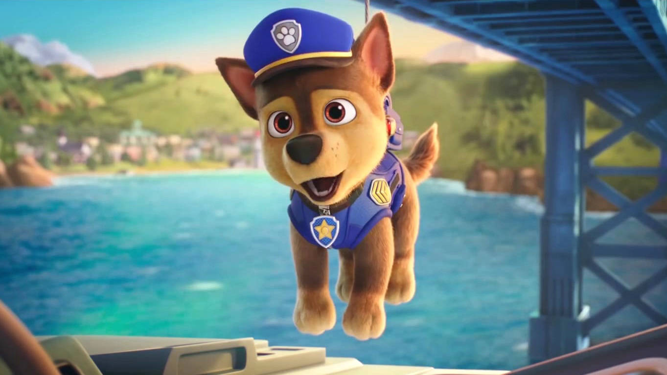 動畫警犬喺海洋上空懸浮，背景有橋同小鎮。