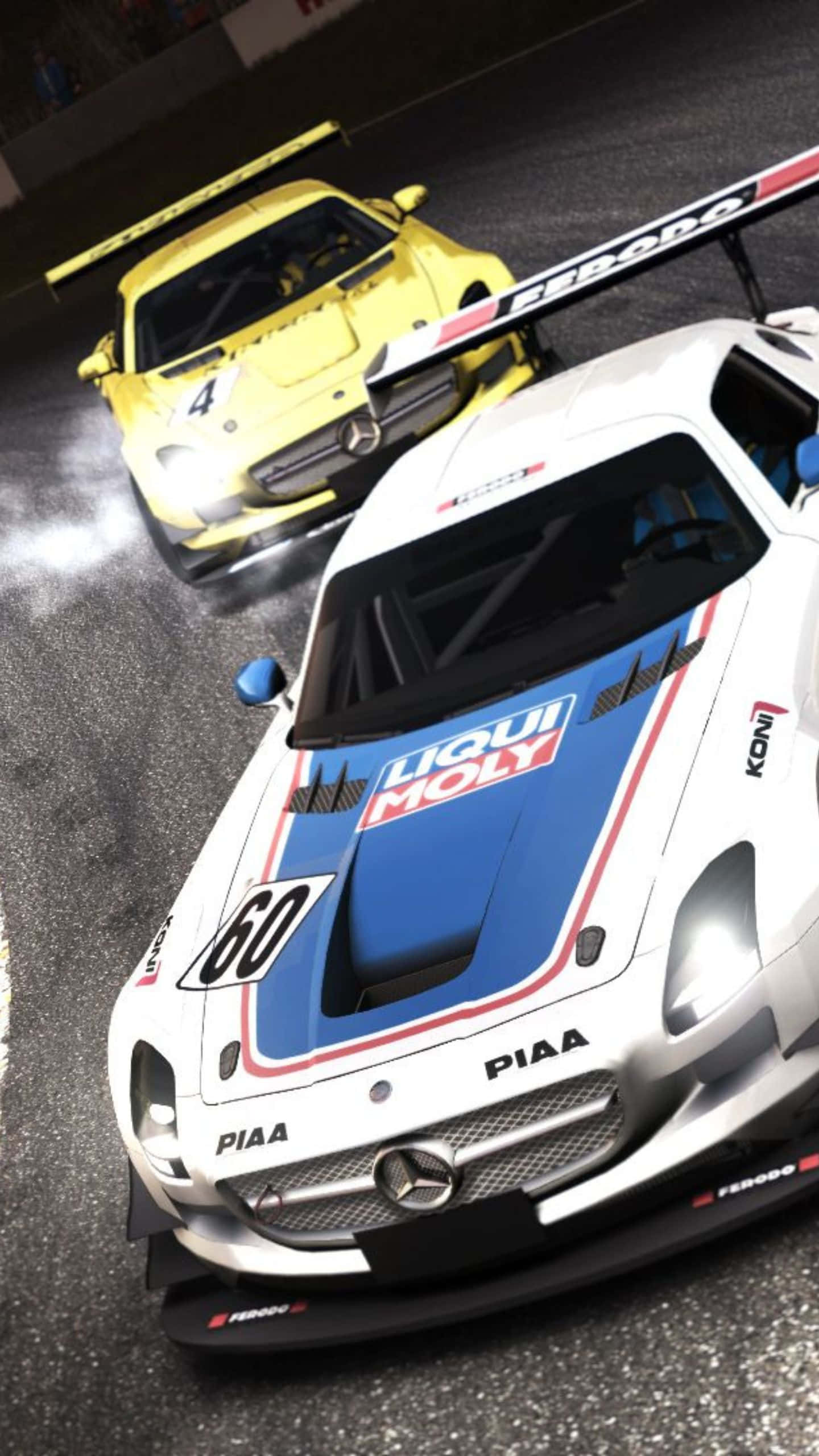 沉浸於Android《Grid Autosport》的賽車世界 壁紙 — 兩輛賽車在濕滑賽道上爭鬥，輪胎在明亮燈光下濺起水花。