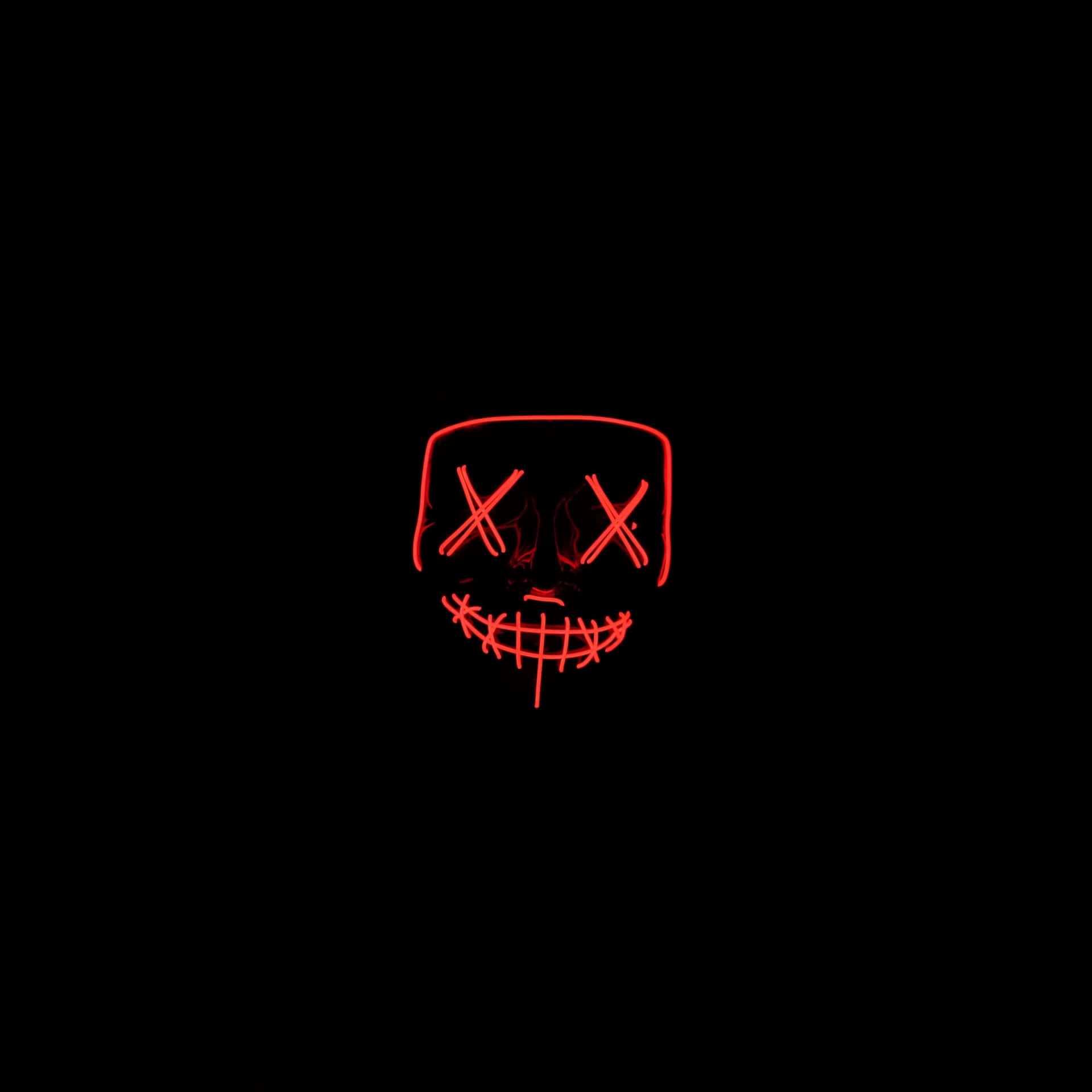 黑色背景上帶有X形眼睛和縫合笑容的紅色發光LED面具。