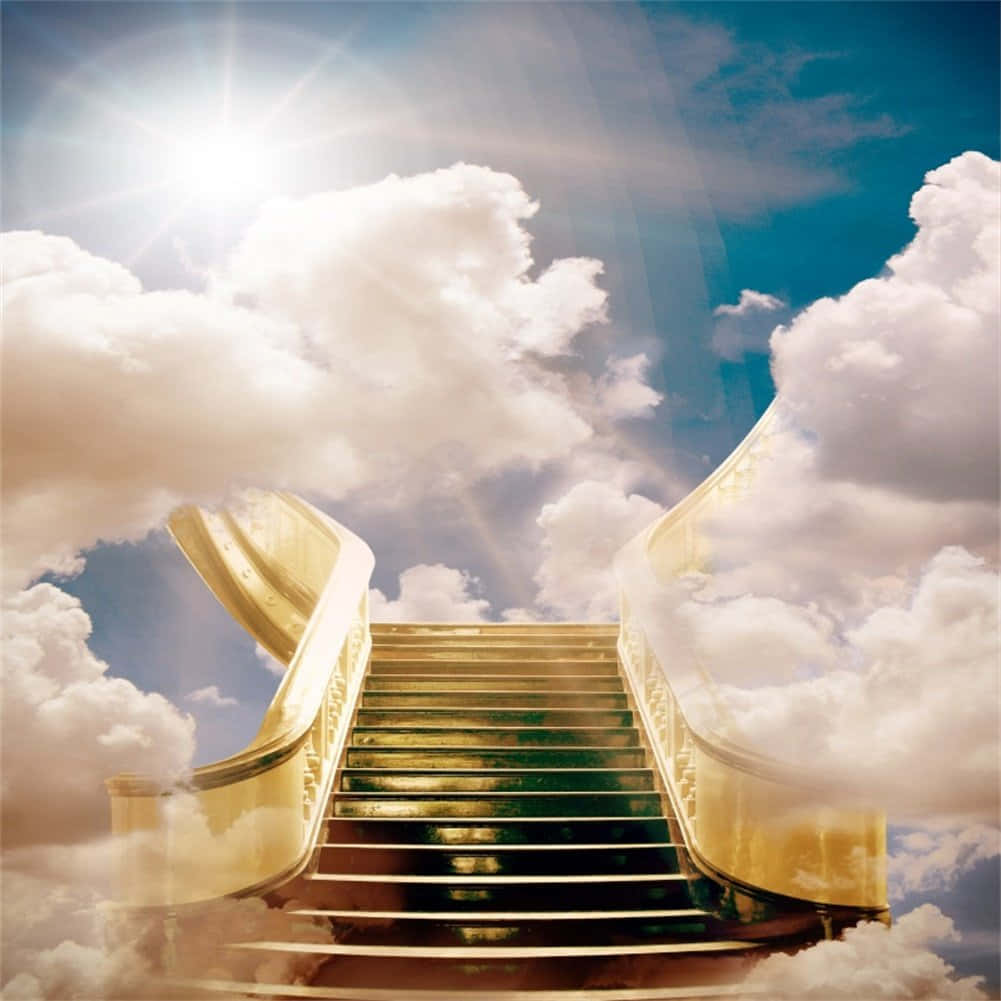 金色樓梯穿過雲層通往太陽。