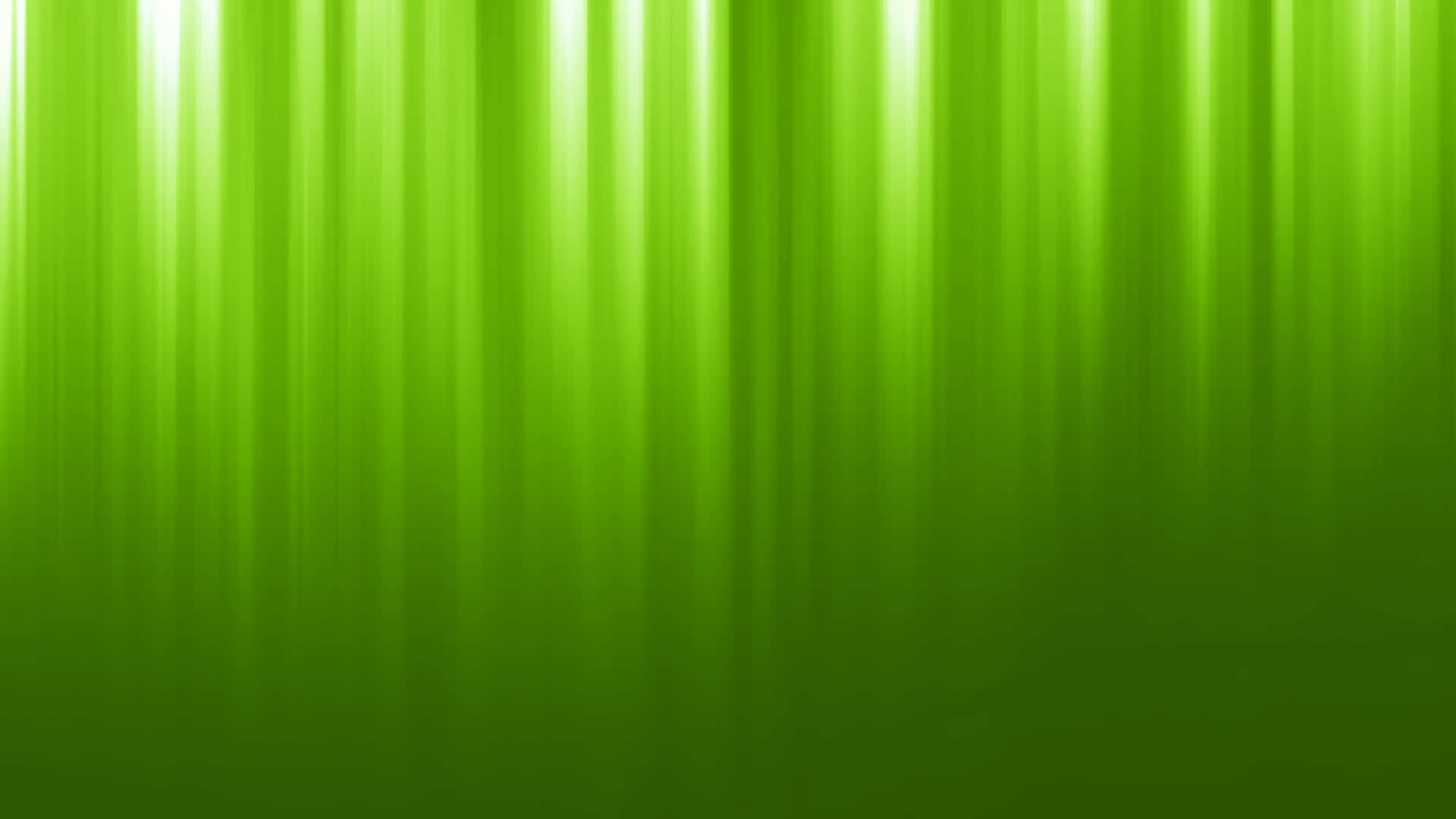 沉醉於綠色的豐盛之美 壁紙 — 鮮豔的綠色垂直光條逐漸淡入較暗色調，營造出發光的抽象背景。