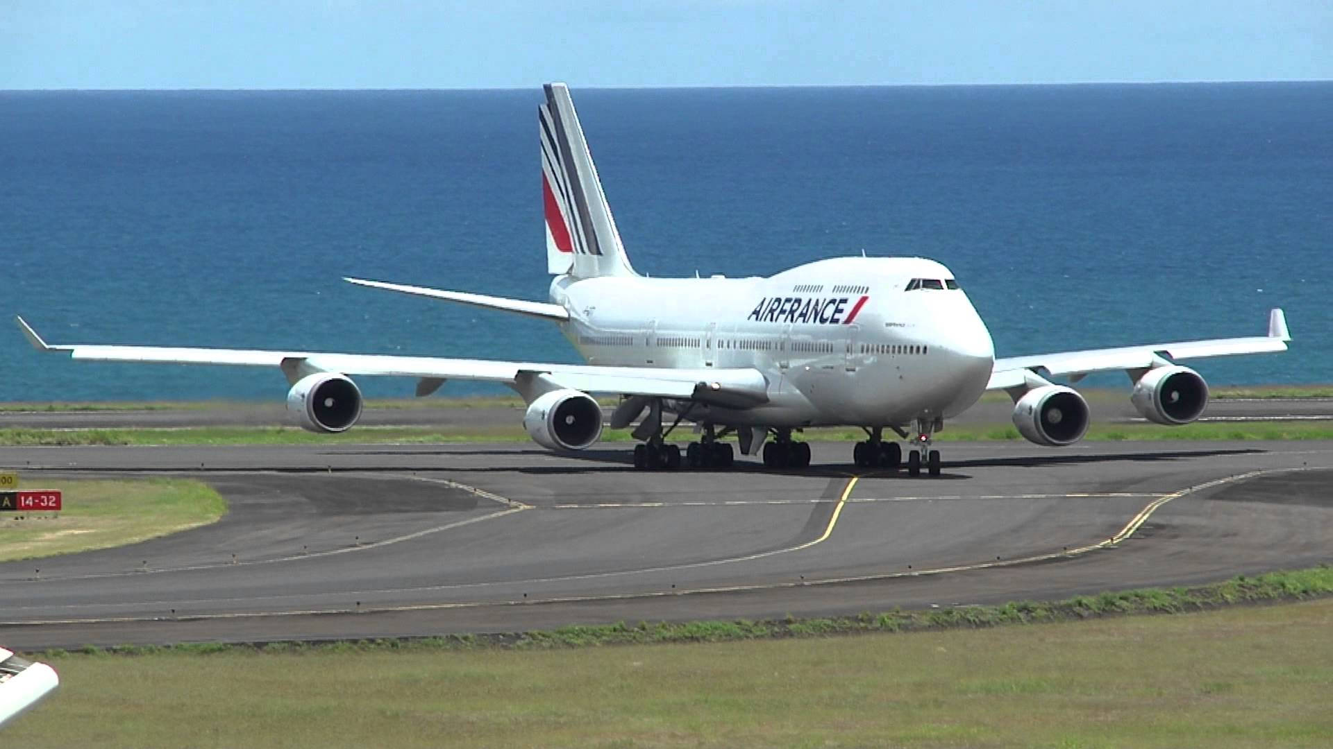 法國航空波音747在近海的跑道上