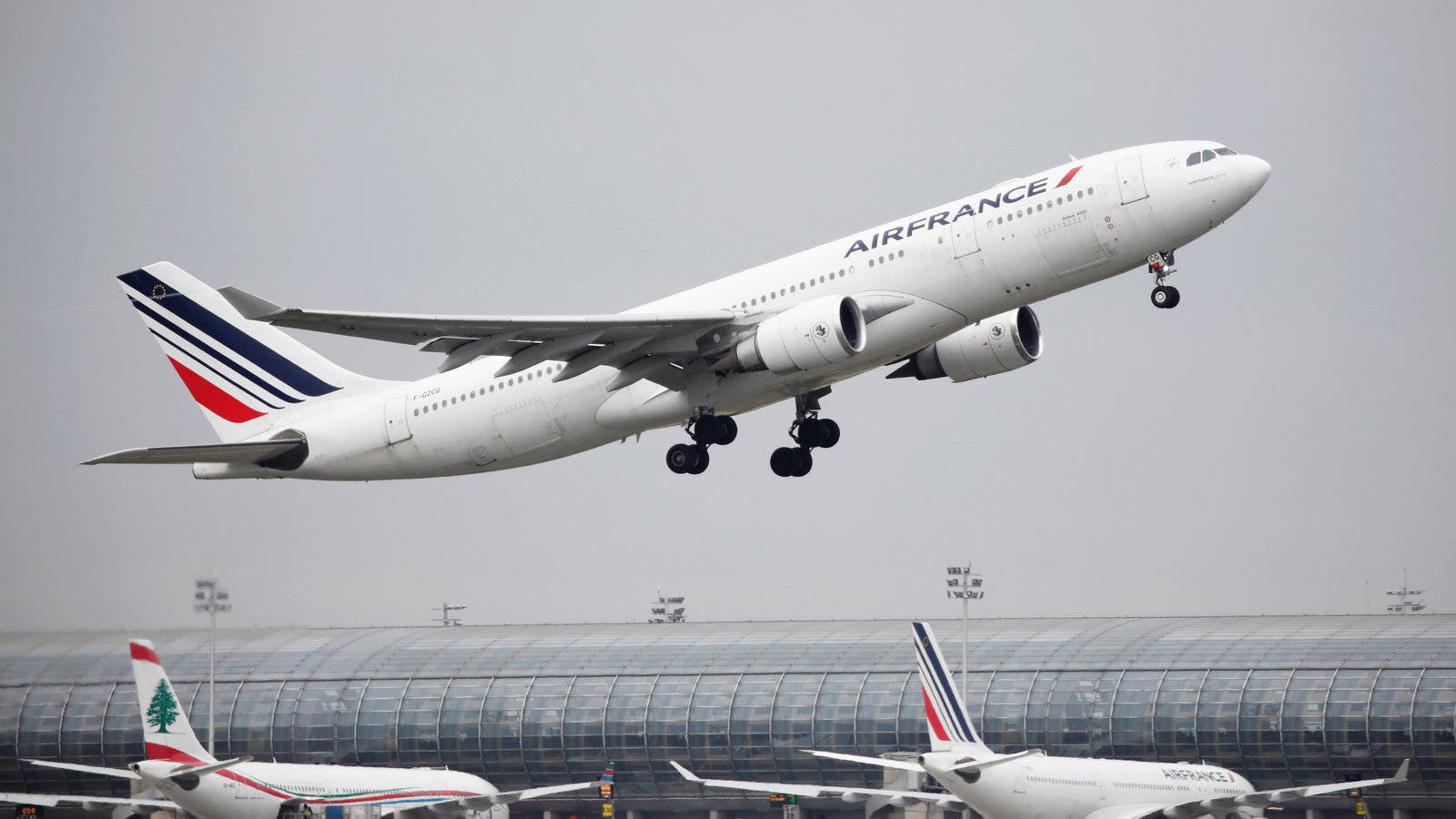 法國航空飛機從機場跑道起飛