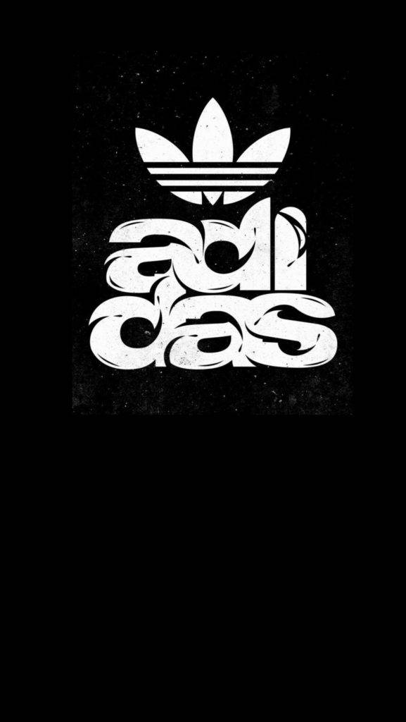泡泡字體標誌阿迪達斯 iPhone 壁紙 — 大膽的白色Adidas標誌，帶有三葉草標誌和風格化文字，在紋理黑色背景上脫穎而出。