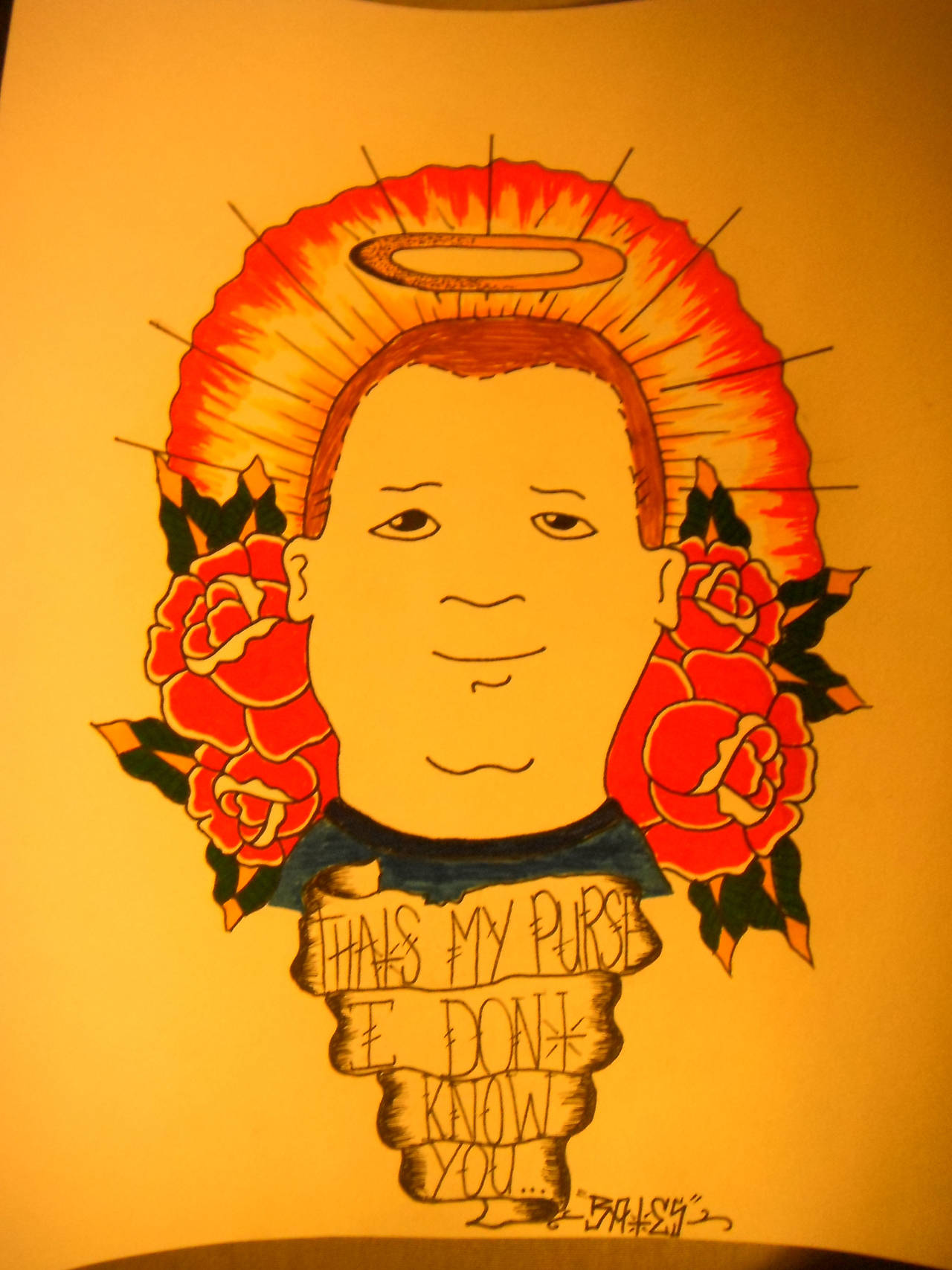 波比·希爾玫瑰藝術 壁紙 — 一個風格化插圖，人物頭部兩側有光環和紅玫瑰，身穿印有文字的襯衫。