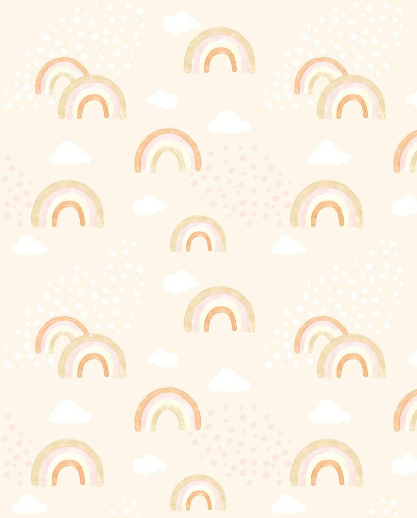 波西米亞風格粉紅彩虹與雲朵 壁紙 — 柔和的水彩粉彩彩虹和雲朵輕輕漂浮在帶有散落圓點的蜜桃色背景上。